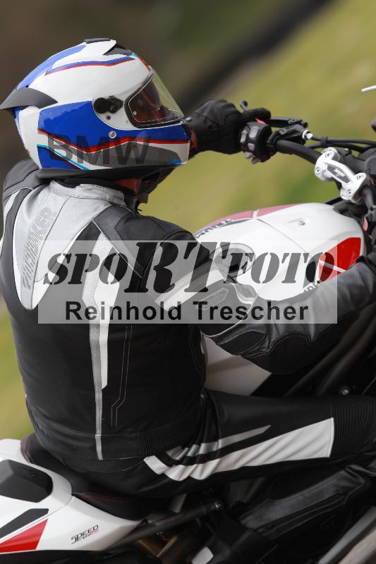 Archiv-2022/13 25.04.2022 Plüss Moto Sport ADR/Freies Fahren/backside